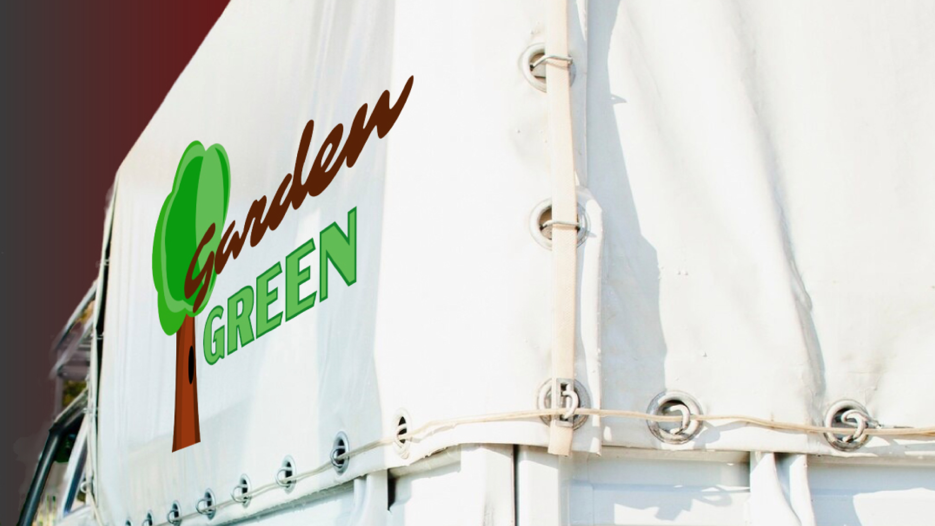 photo dans camion avec le logo sur le côté