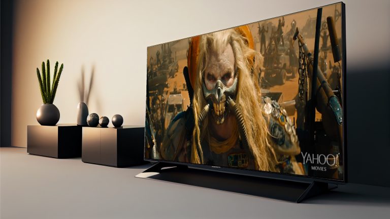 Télé dans salon montrant une image du film Mad Max