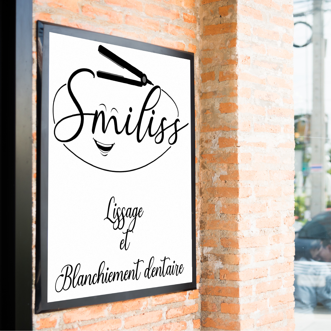 logo et phrase d'accroche sur un cadre dans salon de coiffure